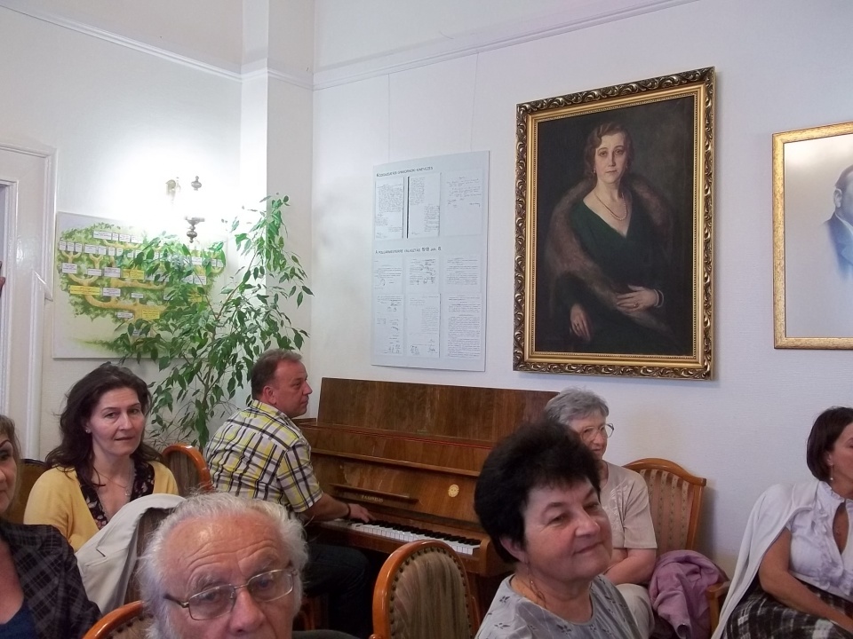 A zenét Csernák Tibor szolgáltatta