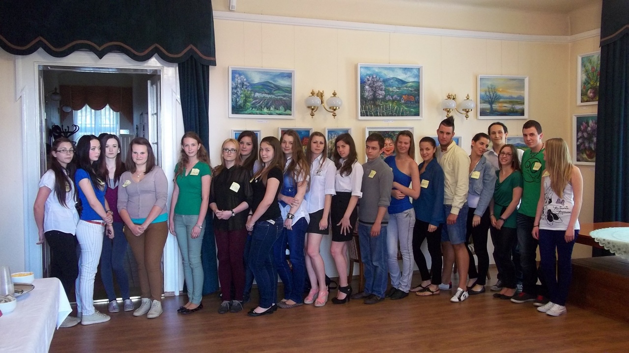 Versenyzők (balról jobbra): Westsik V. Középiskola, Vasvári Pál Gimn., Eötvös J. Gimn., Arany J. Gimn., Széchenyi I. Középiskola