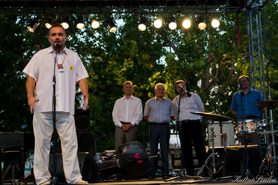 dr. Tasnádi Csaba igazgató úr