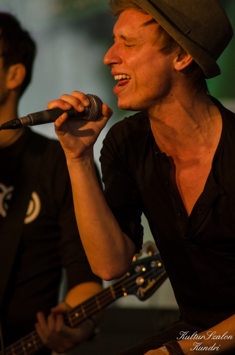 Idiot Side: http://kulturszalon.hu/?q=hegyalja-menetrend-2013-junius-25-kedd